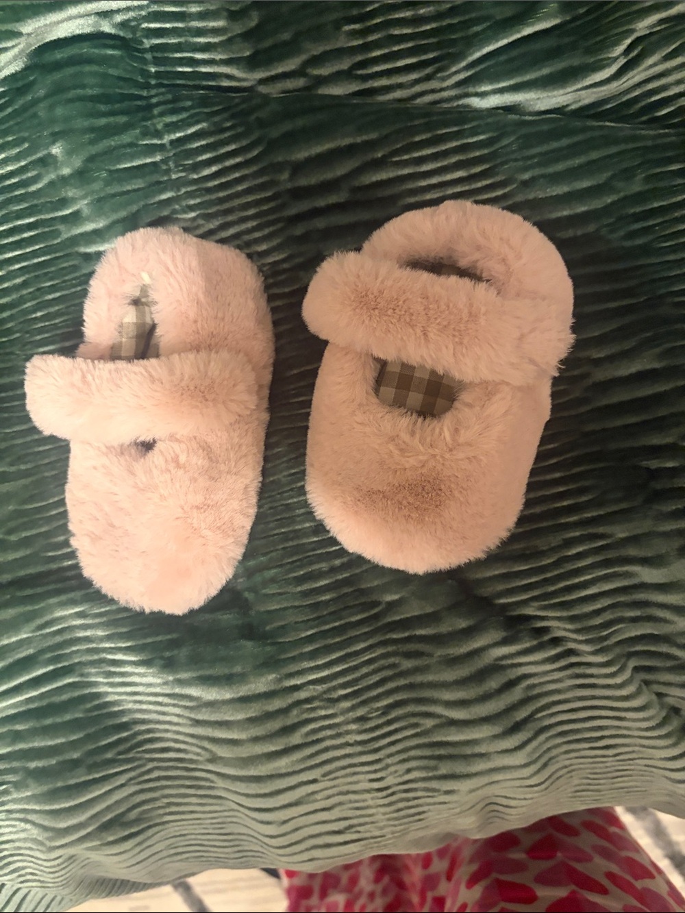 Plush Pink Kids Slippers - Cozy Faux Fur zara